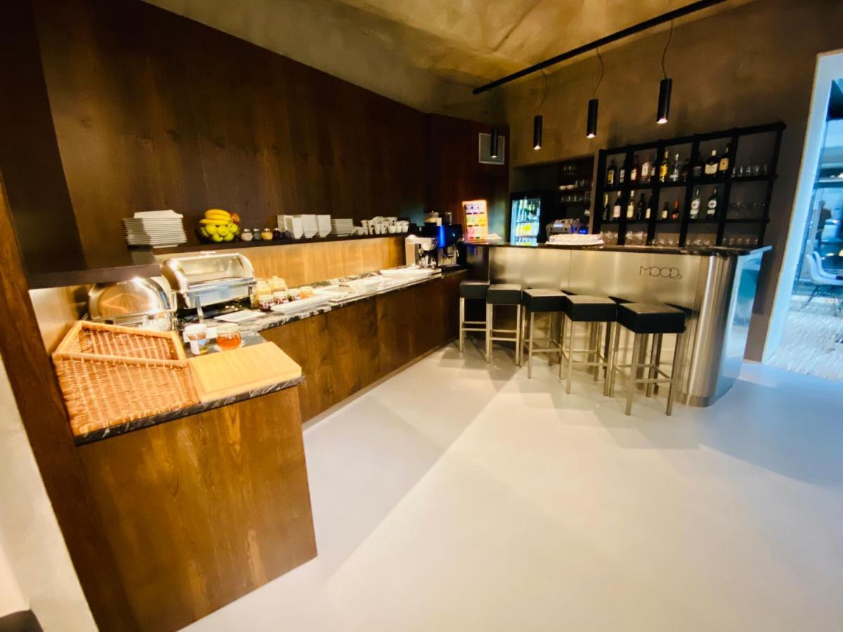 Moods Boutique Hotel Praga Esterno foto