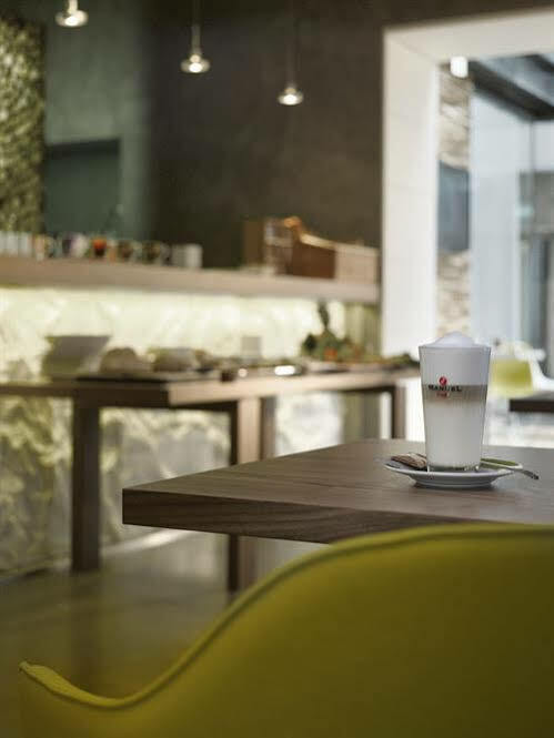 Moods Boutique Hotel Praga Esterno foto